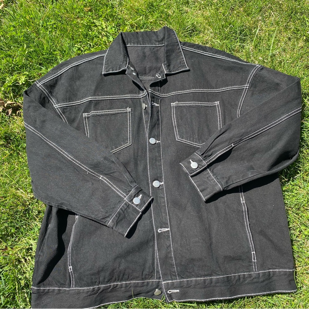 DAZY Letter Graphic Drop Shoulder Top-stitching Denim Jacket - Picture 3 of 4
